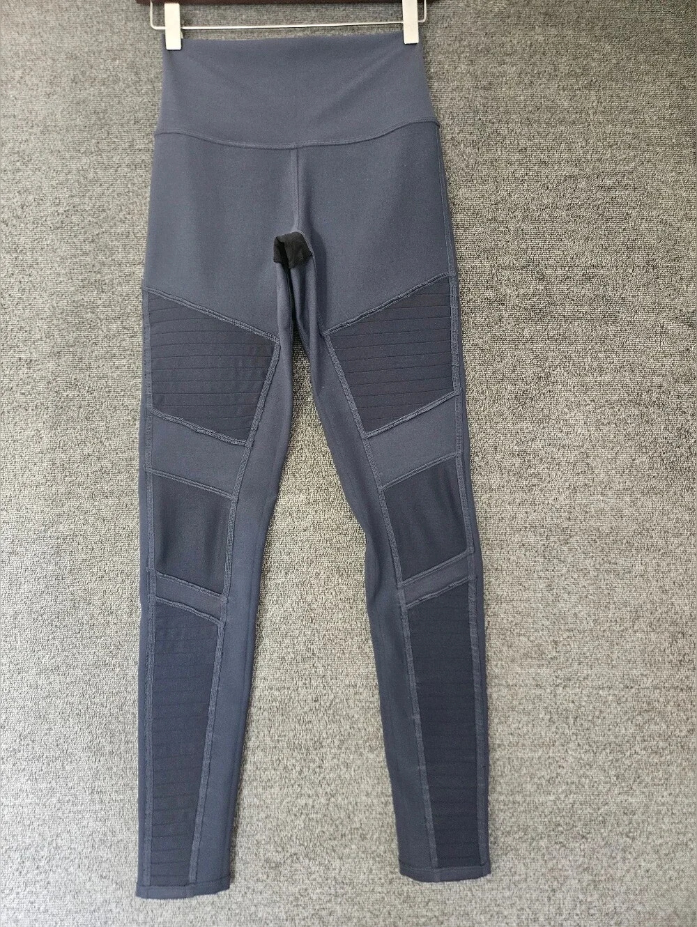 Alo Yoga High-Waist Moto Legging in the anthracite gray Color Size S